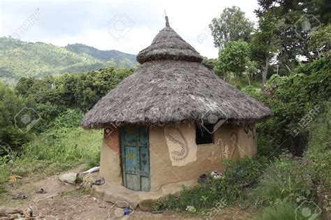  「Knowledge is Power: Traditional Ethiopian Construction Techniques」 -  A Labyrinthine Journey Through Time-Honored Wisdom