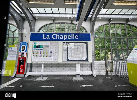  「Paris by Metro」: 魅惑的な都市の風景と歴史が織りなす旅情あふれる一冊